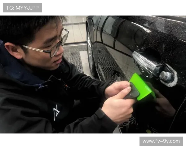 炫彩足球车贴灯点亮激情夜行彰显运动个性魅力风采